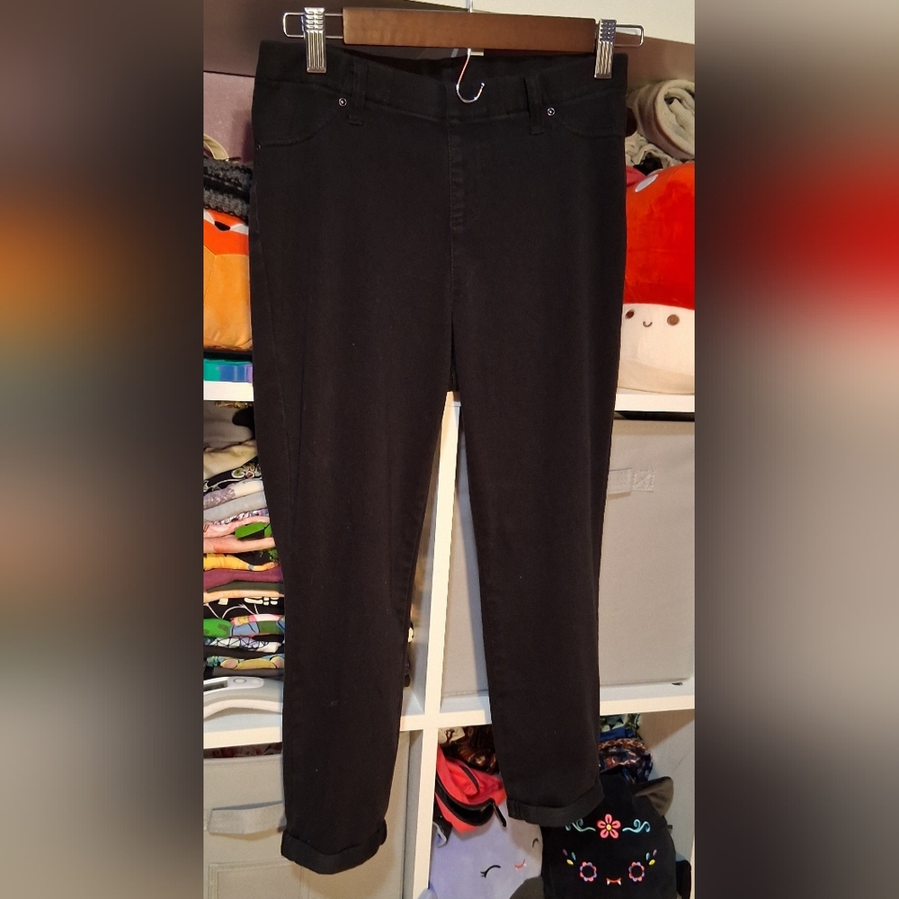 Time and Tru Black Capris